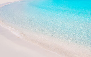 cala-agulla-agua-cristalina