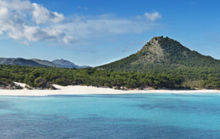 cala-agulla-paisaje-montanas